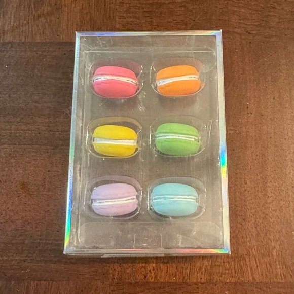 6 Macaron Faux Cookie Push Pins New - Picture 1 of 4